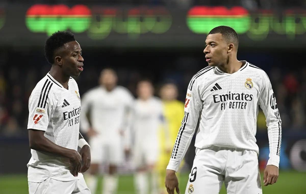 姆巴佩、维尼修斯不兼容,阿隆索咋办?不妨学姆巴佩老东家