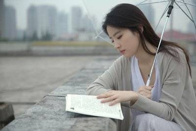 刘亦菲缺席白玉兰颁奖典礼