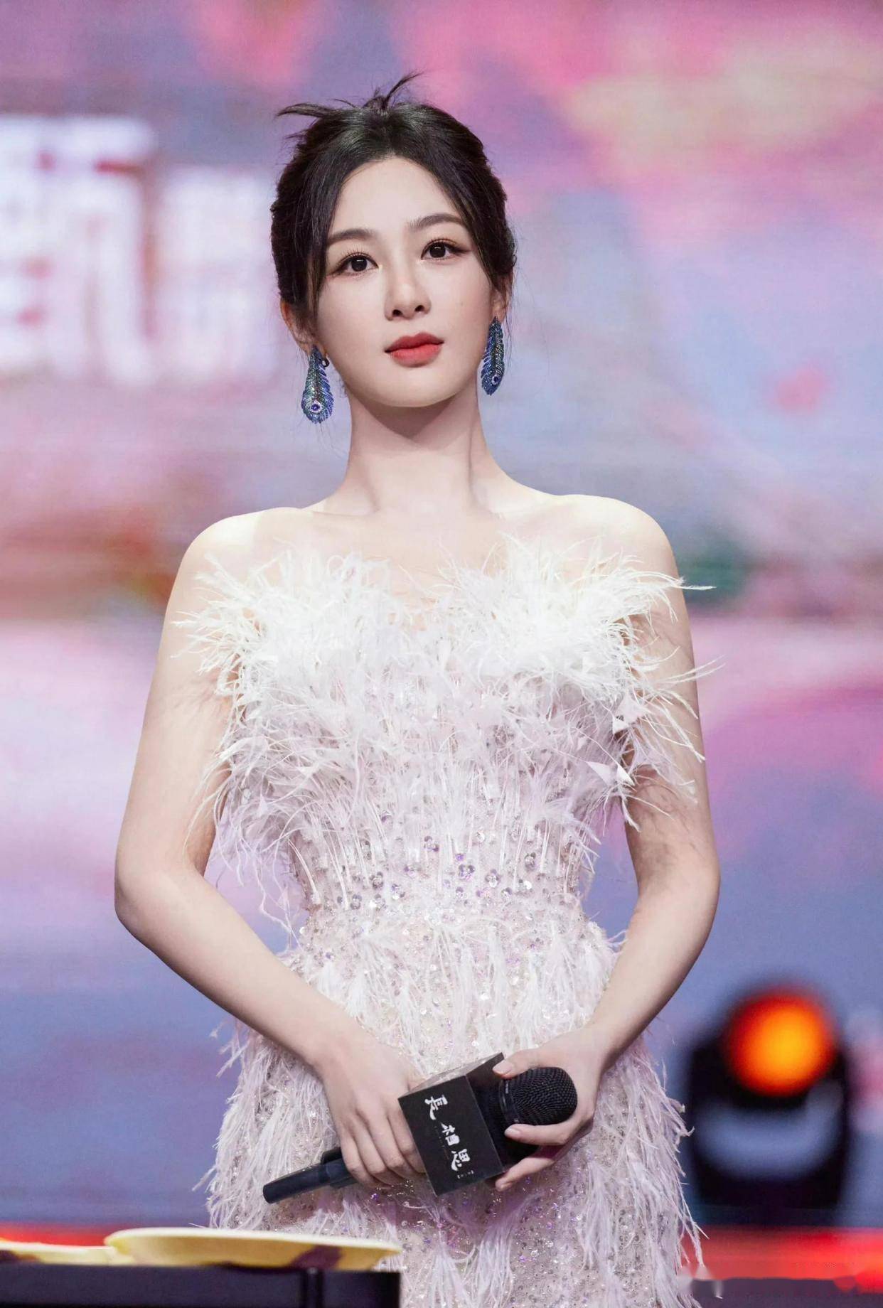 杨紫在白玉兰颁奖典礼的感言