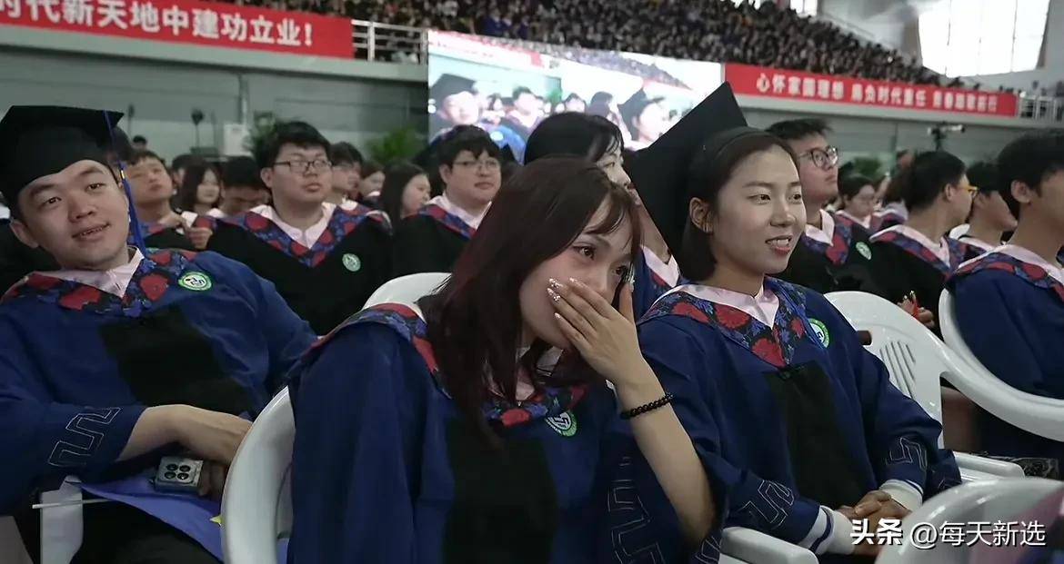 延边大学食堂阿姨火了,最新消息新闻和极目新闻发文,本人婉拒采访!