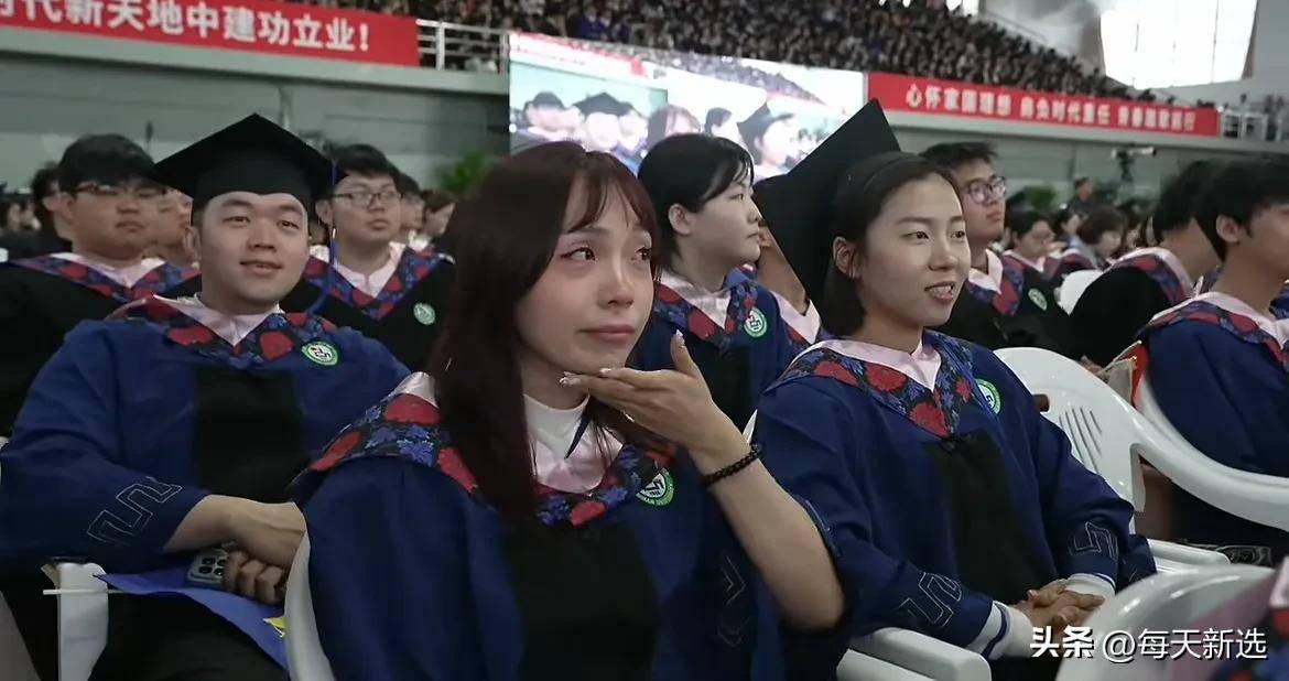 延边大学食堂阿姨火了,最新消息新闻和极目新闻发文,本人婉拒采访!