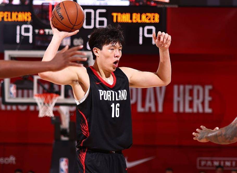 前神射手谈杨瀚森!投篮手型差但柔和,技术胜伊迪