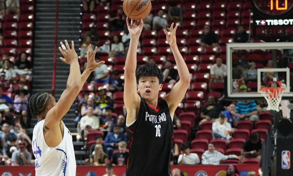 前神射手评杨瀚森:手型欠佳却柔和,技术远超伊迪