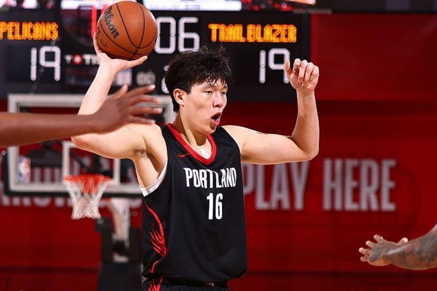 前神射手评杨瀚森:手型欠佳却柔和,技术远超伊迪