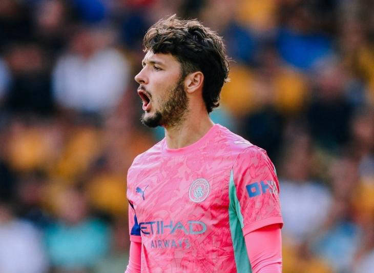 曼城新援多纳鲁马签约,特拉福德失误引担忧