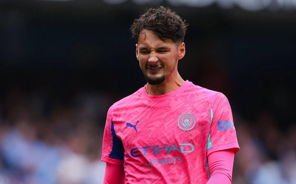 曼城新援多纳鲁马签约,特拉福德失误引担忧