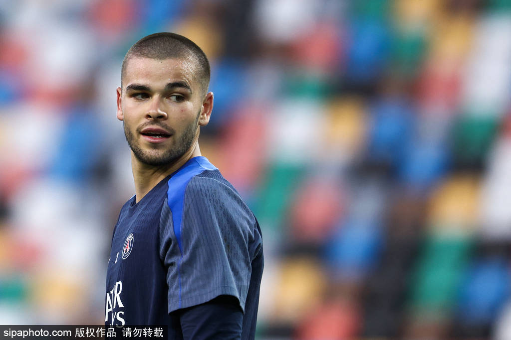 佐夫力挺多纳鲁马:技术争议只是借口,关键在于他的扑救能力