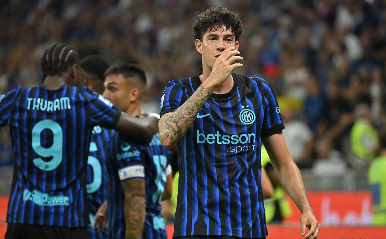 国米首轮大胜登顶!意甲积分榜领跑