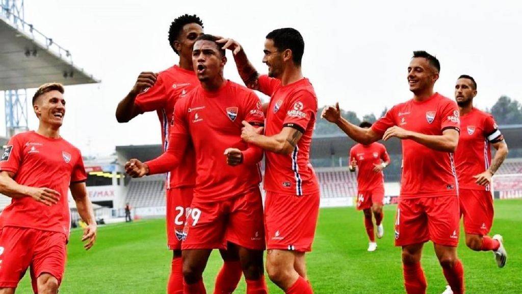 法乙 波城FCVS兰斯 比分推荐