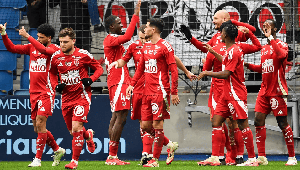 25115期足彩胜负平推荐：布雷斯特VS里尔：新赛季首战，是黑马逆袭还是豪门碾压？