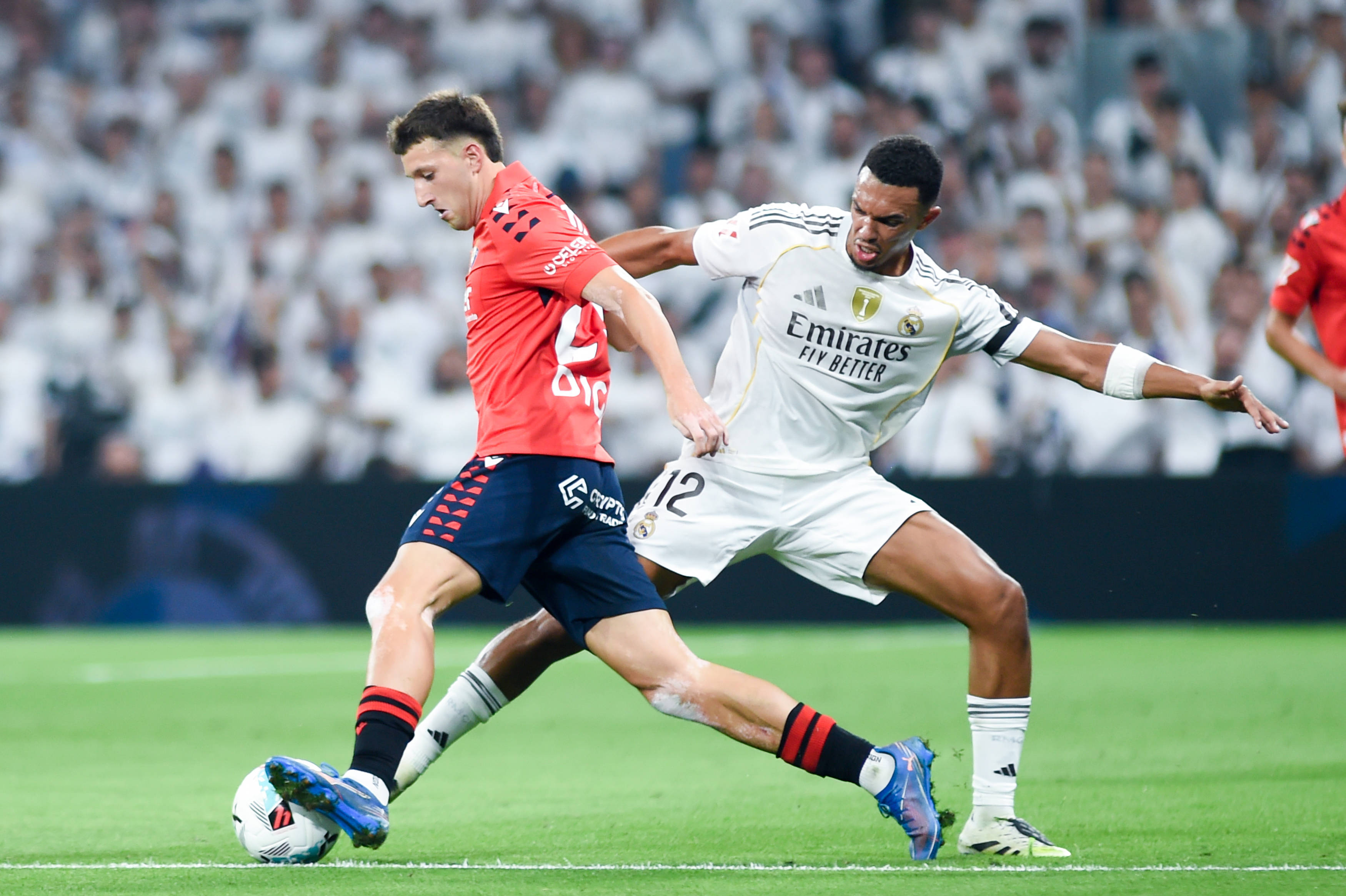 (体育)足球——西甲:皇马胜奥萨苏纳