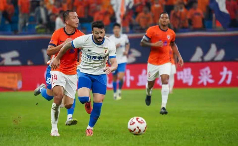 球迷要求举报韩鹏刘彬彬,泰山队官网遭沦陷