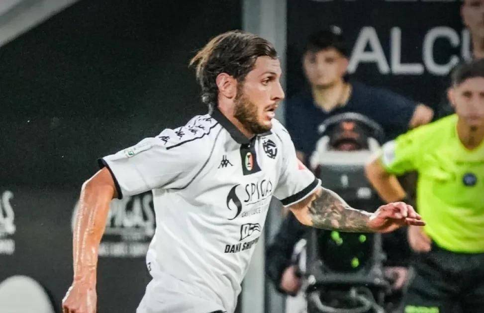 意甲全是戏！德布劳内首秀就轰进任意球，莫德里奇创下最年长首秀纪录