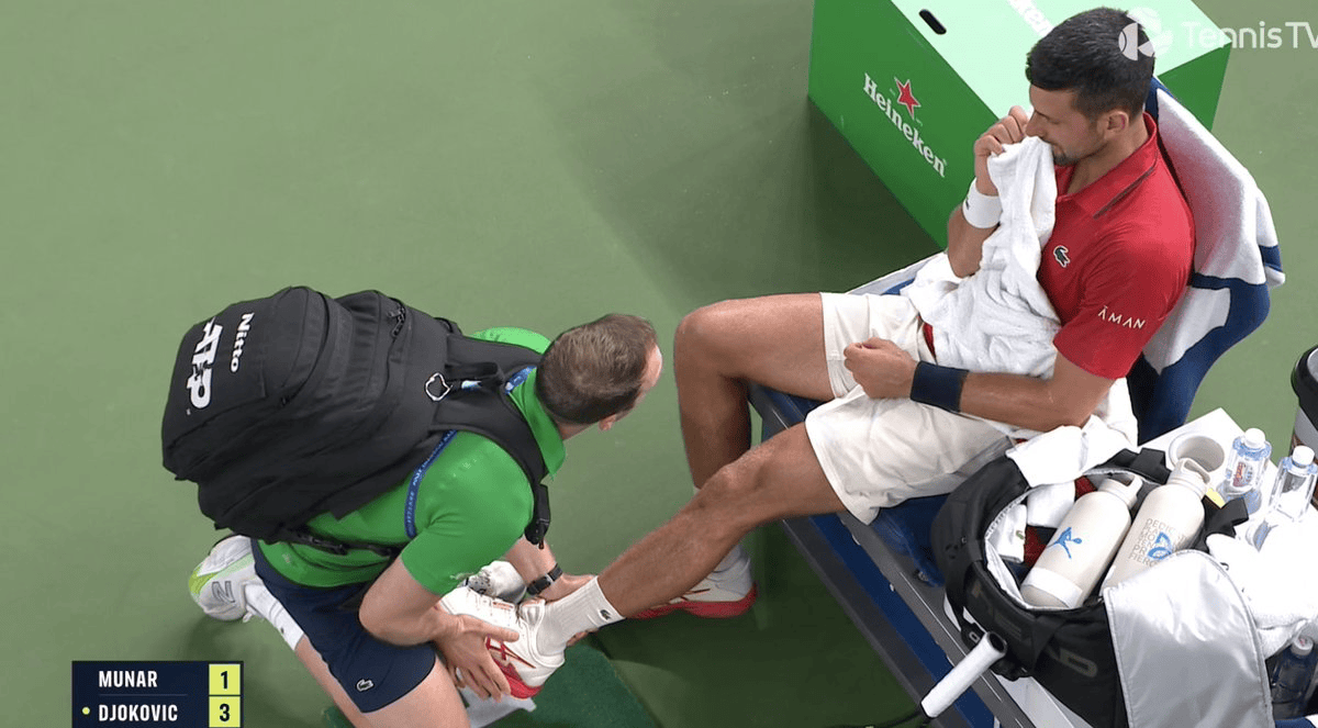 德约罕见向教练爆粗!二度出现呕吐,跳过赛后新闻发布会