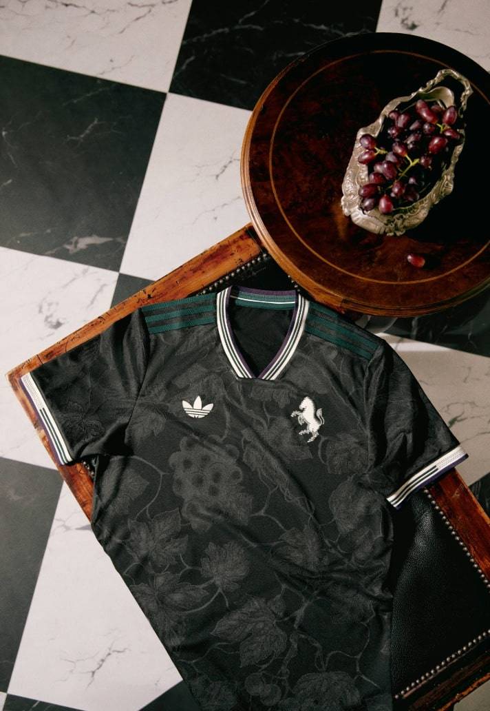 尤文图斯正式发布2025/26赛季第三球衣