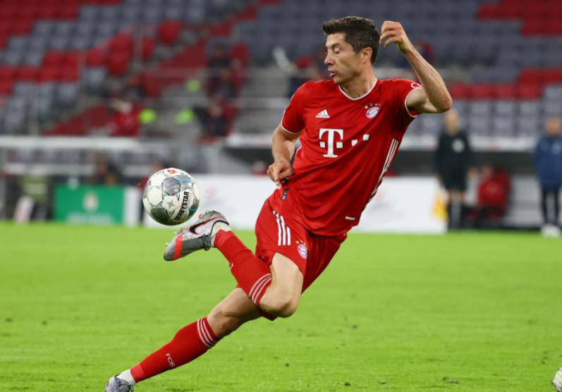 西甲:冠军悬念再度重生!新王巴萨登顶,狂轰14球告诉谁是王者!