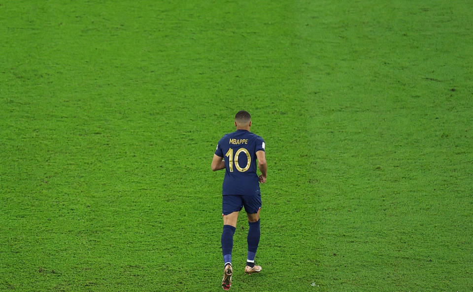 两人同样高产 为何梅西金球碾压姆巴佩?姆巴佩在俱乐部遭遇挑战?