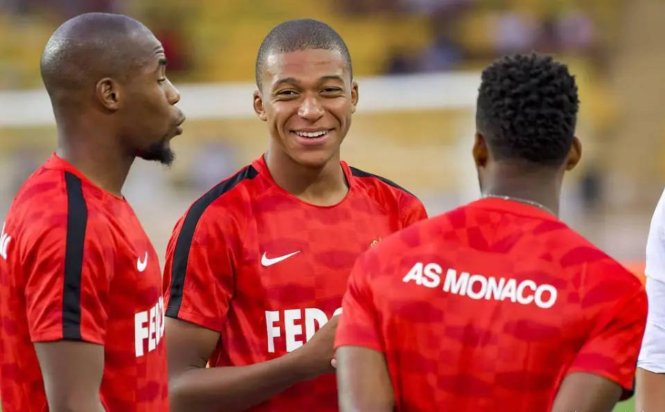 两人同样高产 为何梅西金球碾压姆巴佩?姆巴佩在俱乐部遭遇挑战?