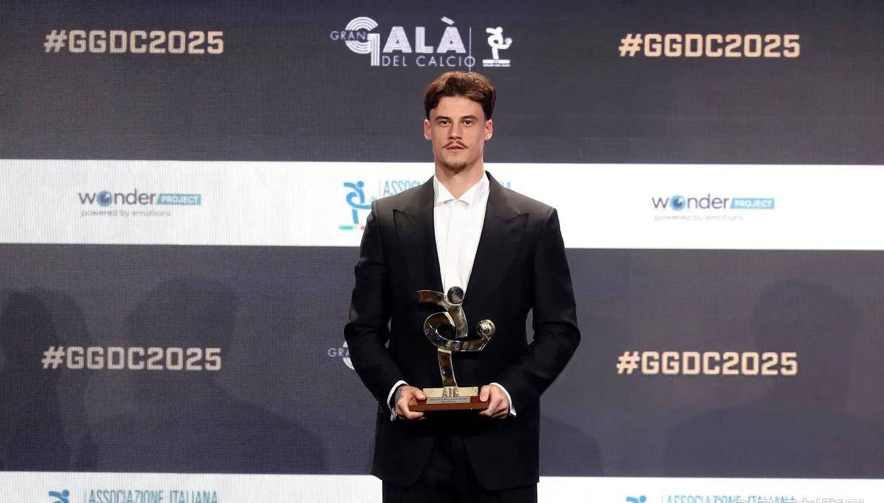 罗马队内最稳一环，托蒂盛赞门将斯维拉尔：你让其他人怎么活？