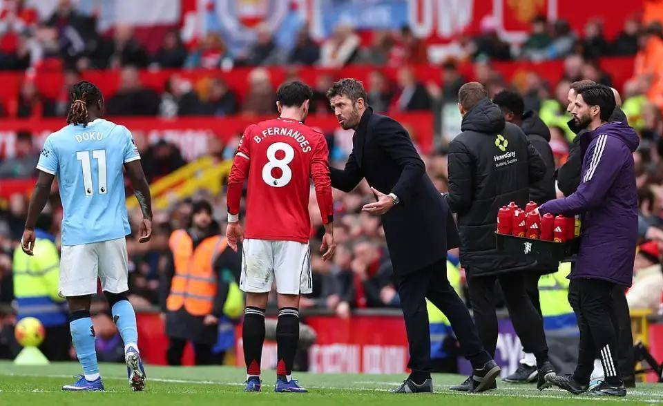 4数据全亮！曼联核心又带头狂飙，1助攻6神传4抢断，凭啥分数爆表