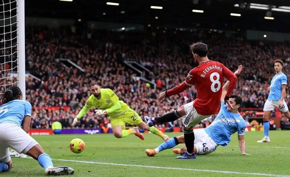 4数据全亮！曼联核心又带头狂飙，1助攻6神传4抢断，凭啥分数爆表